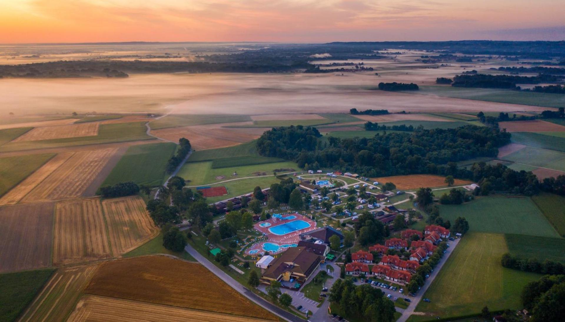 Terme Banovci - Hotel Zeleni Gaj Veržej Exterior foto