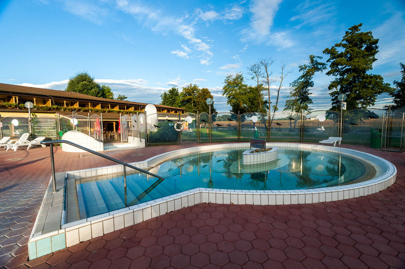 Terme Banovci - Hotel Zeleni Gaj Veržej Exterior foto